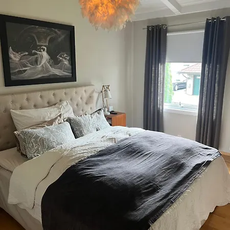 Large With Garden And Beautiful Sea View أوسلو